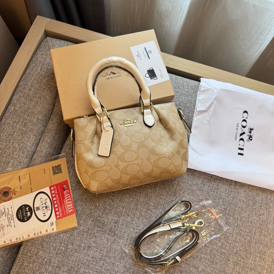 Luxury Texture Leather Handbag - Coach - Image 3