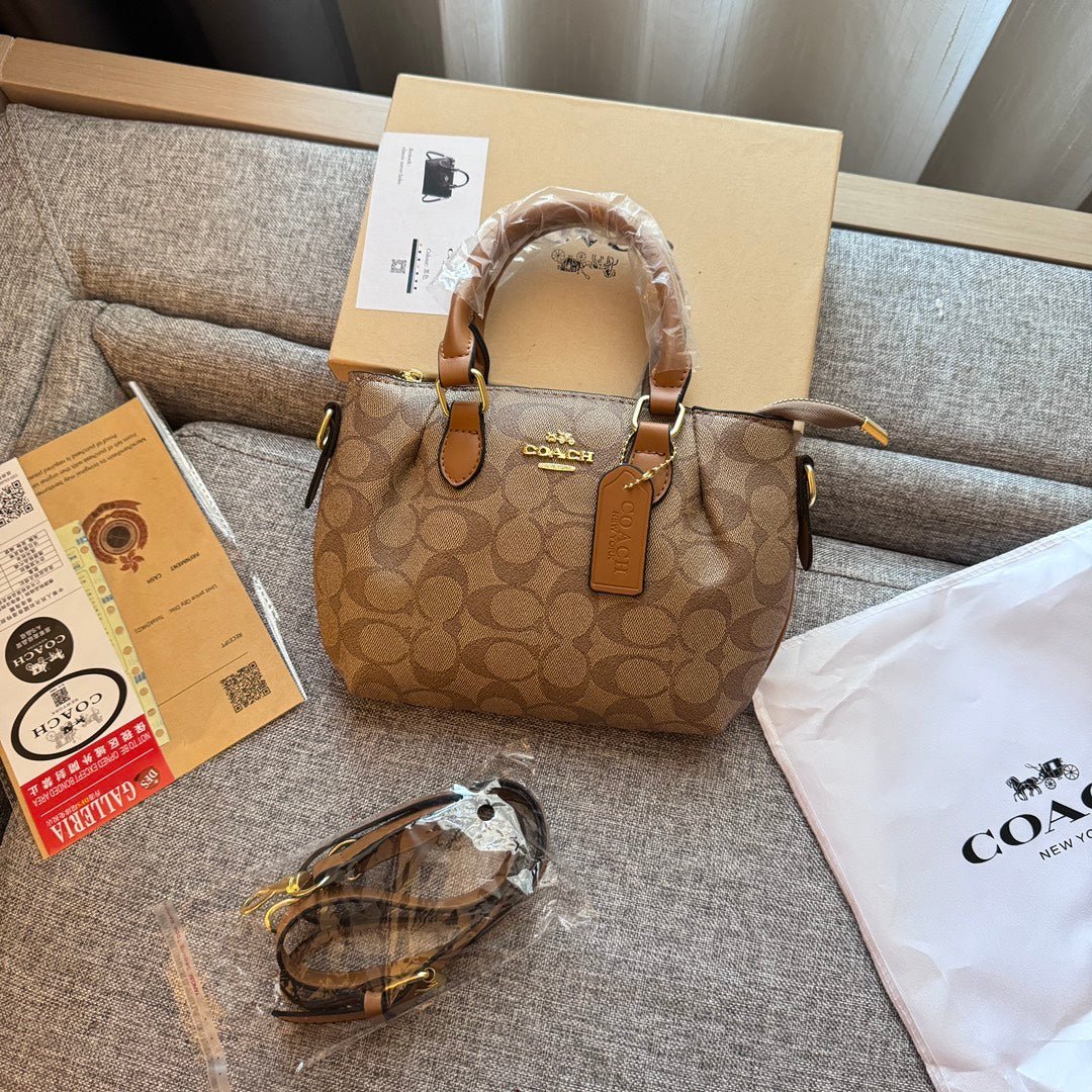 Luxury Texture Leather Handbag - Coach - Image 4