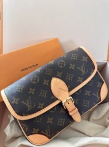 Vintage -inspired box handbag -Louis Vuitton