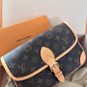Vintage -inspired box handbag -Louis Vuitton