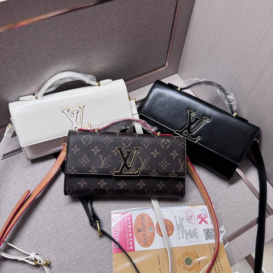 Luxury Texture Leather Handbag - Louis Vuitton - Image 3